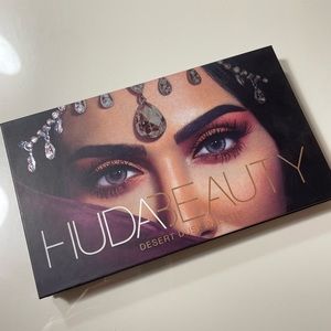 Huda Desert Dusk Palette